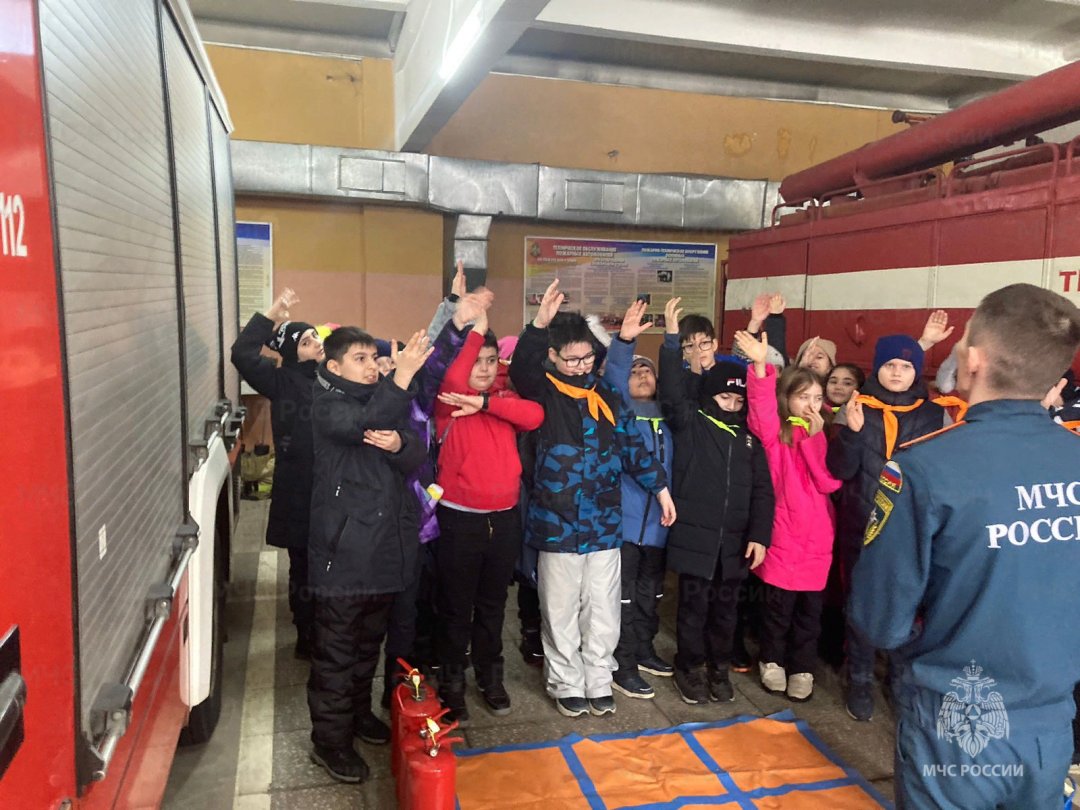 В Видном проведено очередное выездное занятие по предмету ОБЖ и экскурсия на базе пожарно-спасательного подразделения